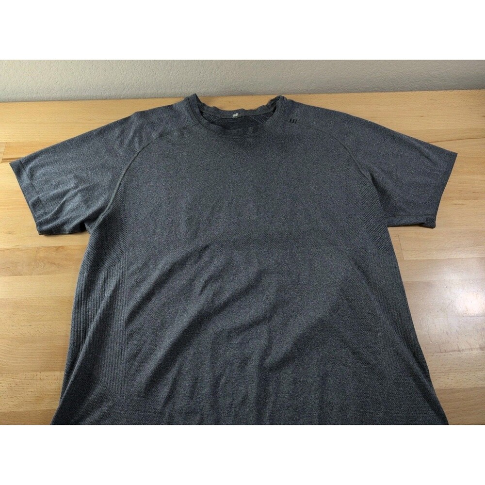 Lululemon Men's Size Large Gray Metal Vent Tech Short Sleeve Shirt Crew Neck
